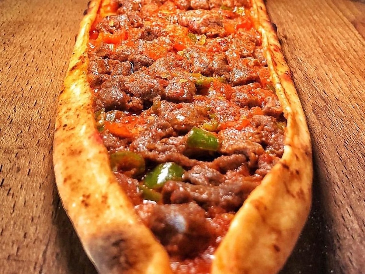 Kuşbaşılı pide with hand-cut beef at Pide Point, Louisville